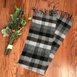 Croft & Barrow Unisex Gray and Black Plaid Scarf